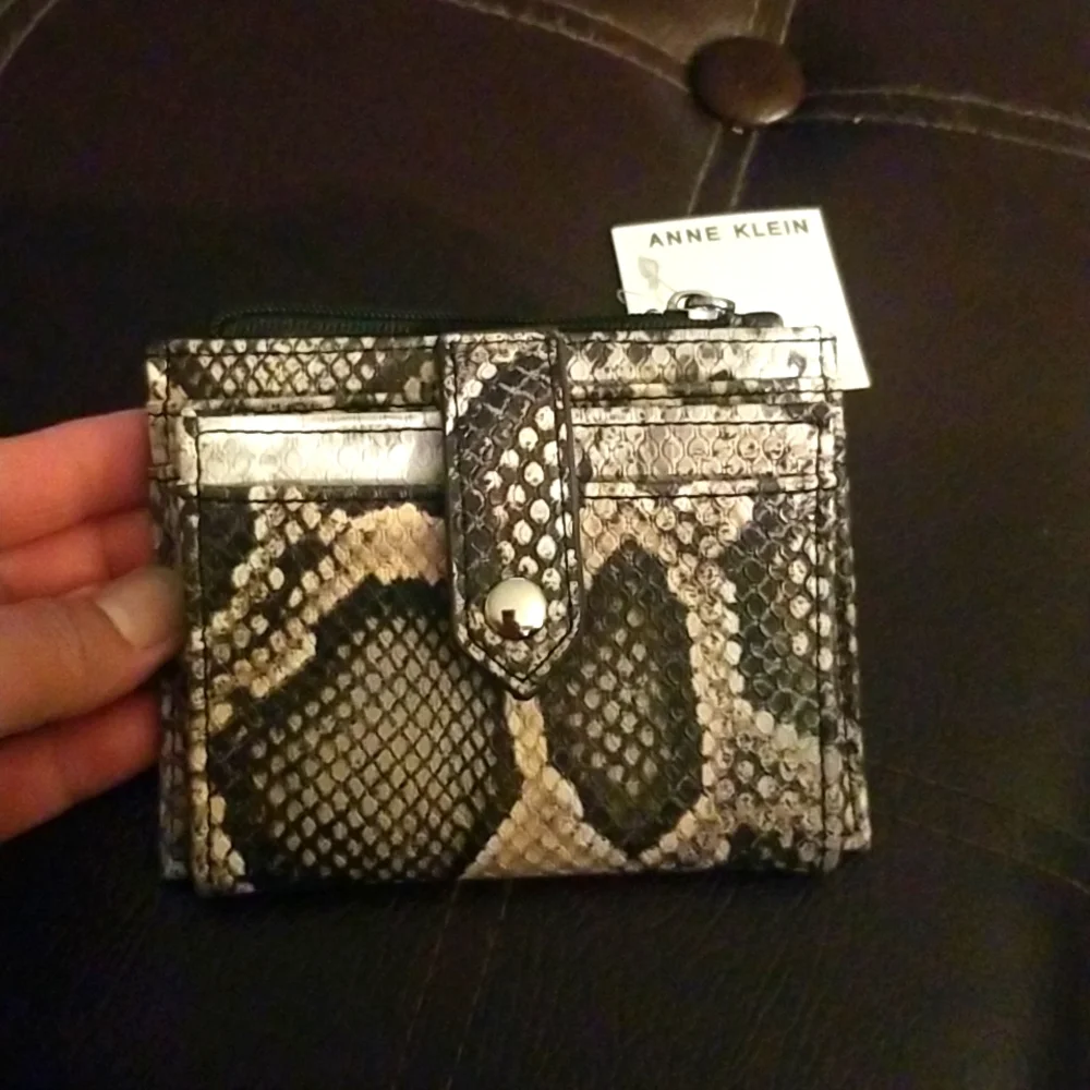 Anne klein wallet - Picture 2 of 8